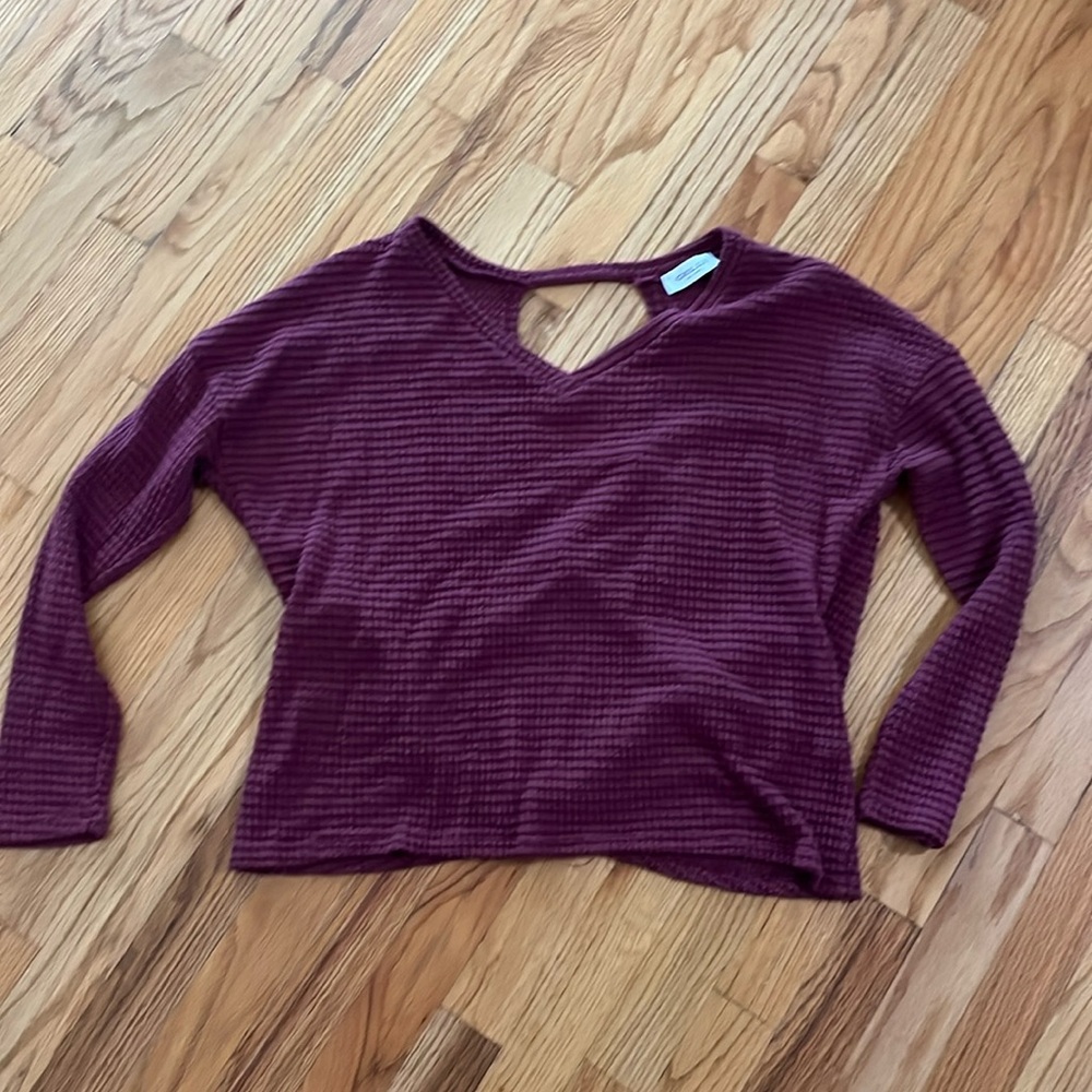 Women’s shirt. Scoop and open in back